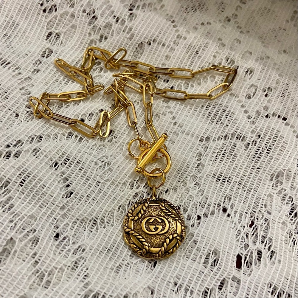 Vintage, Rare Gucci Gold Tone Charm with 18in Gold Plated Chain Necklace - Picture 6 of 7
